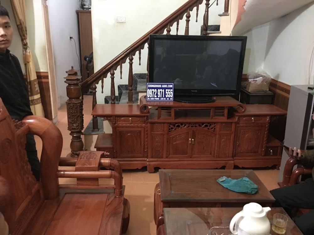 Mẫu kệ tivi Hàm Ếch gỗ hương