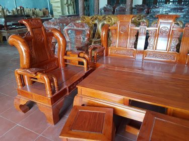 Tần Thủy Hoàng tay 12 hương đá