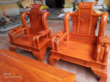 Tần Thủy Hoàng tay 12 hương đá