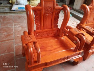 Tần Thủy Hoàng tay 12 hương đá