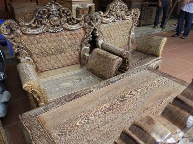 Bộ bàn ghế Hoàng gia gỗ Mun đuôi công