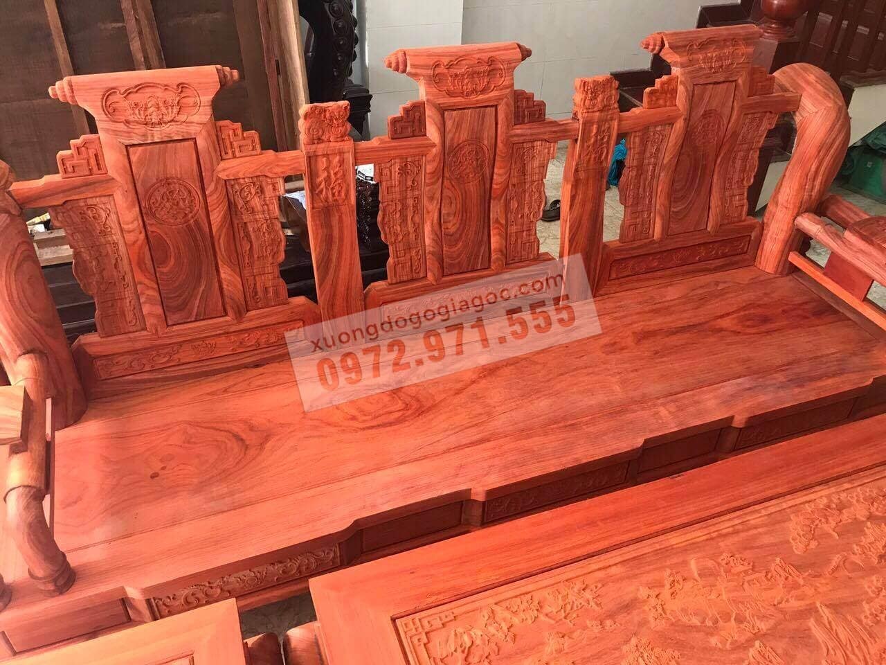 Với bộ bàn ghế Tần Thủy Hoàng gỗ hương đỏ Lào của chúng tôi, bạn sẽ tìm thấy sự kết hợp giữa gỗ hương đỏ độc đáo và hàng tuyển được chọn lọc kỹ càng. Các vân gỗ đẹp mắt cùng với độ bền và chất lượng cao của sản phẩm sẽ khiến bạn hài lòng. Xem ngay hình ảnh để khám phá thêm về sản phẩm này.