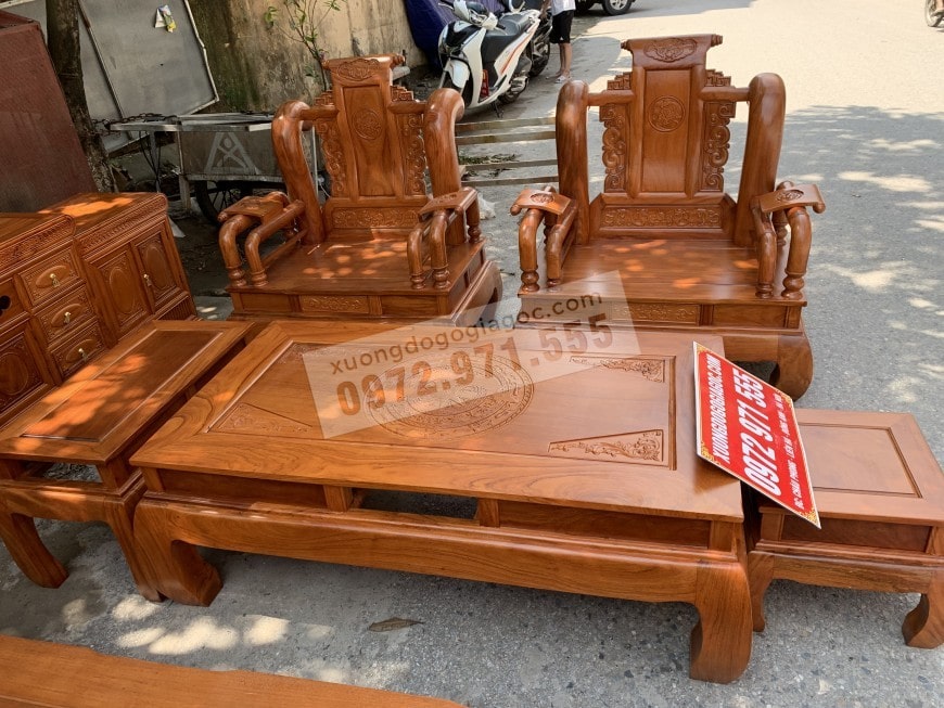 ban ghe tan thuy hoang