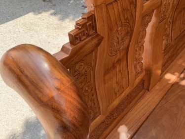 ban ghe tan thuy hoang