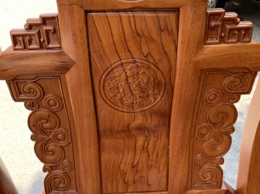 ban ghe tan thuy hoang