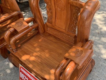 ban ghe tan thuy hoang