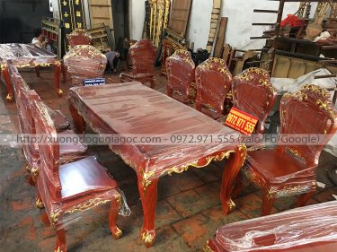 bàn ăn hoàng gia dát vàng