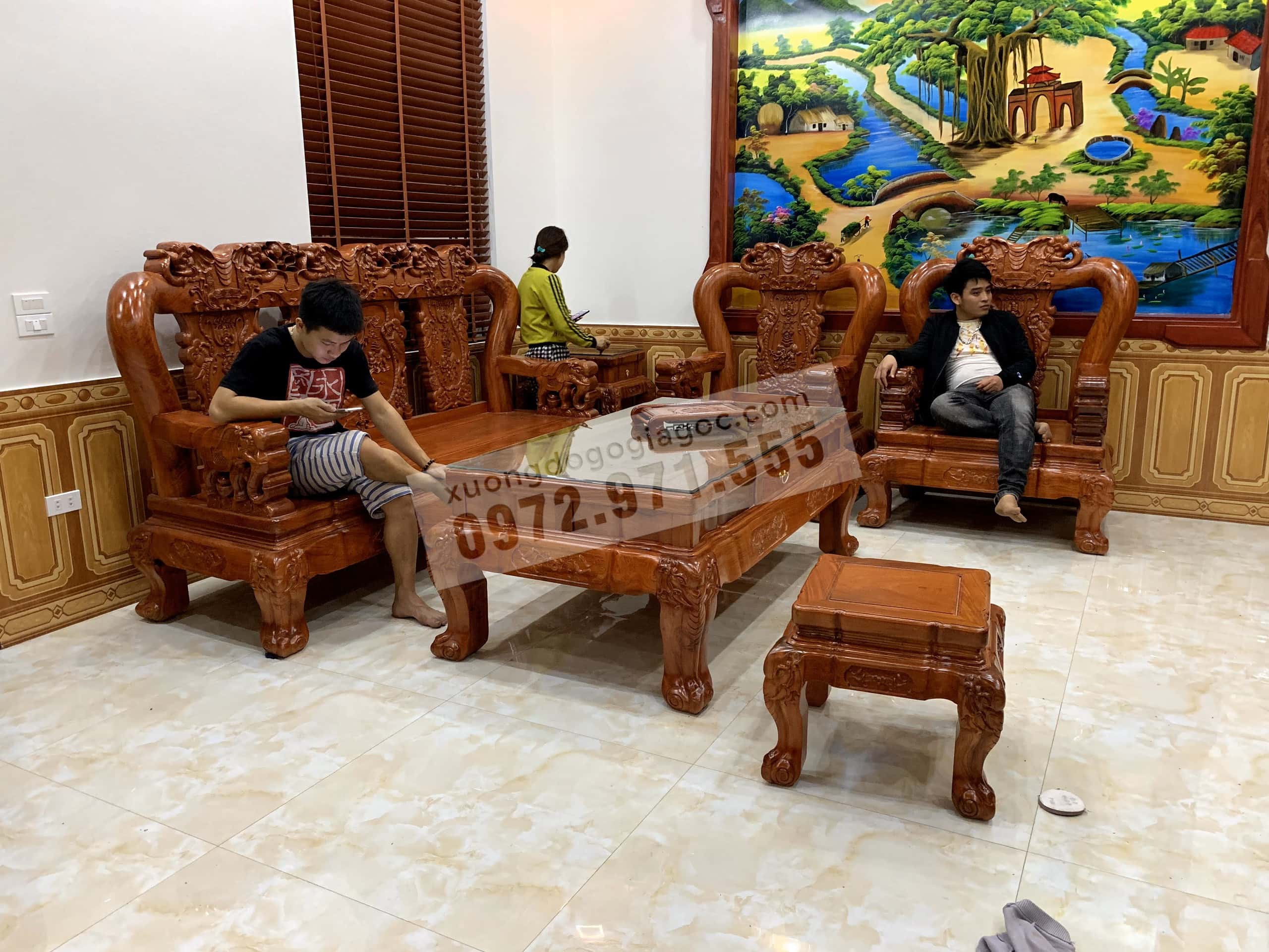 Chiêm ngưỡng những mẫu bàn ghế gỗ đẹp nhất tại Việt Nam