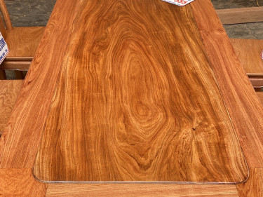 Mặt bàn ván liền không chấp ghép