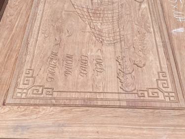 Mặt bàn đục tranh thuận buồm xuôi gió