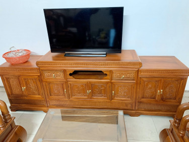 kệ tivi lồi giữa