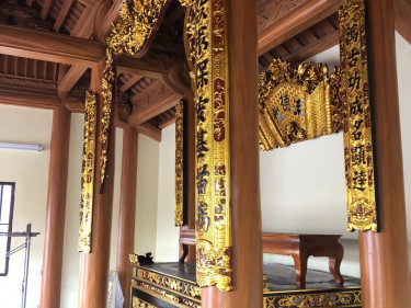 Câu đối dát vàng