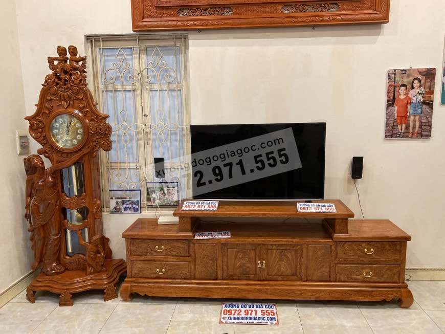 kệ tivi và đồng hồ