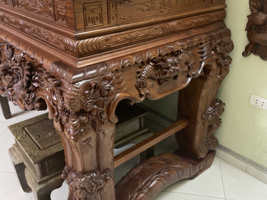 Mặt bên sập đục thủ công
