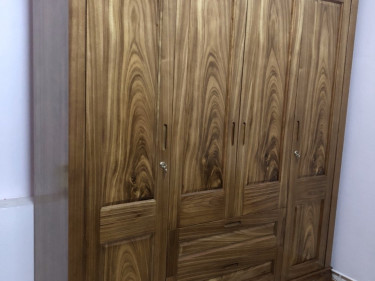 Tủ lớn có thêm ngăn kéo phụ