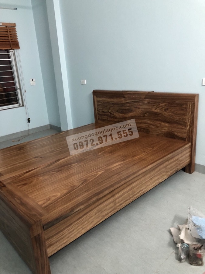 Giường gỗ hương