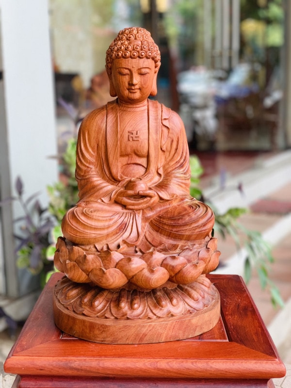 Phật Tổ Như Lai ngồi thiền gỗ hương