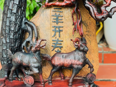 Dê tam thế gỗ trắc đỏ đen