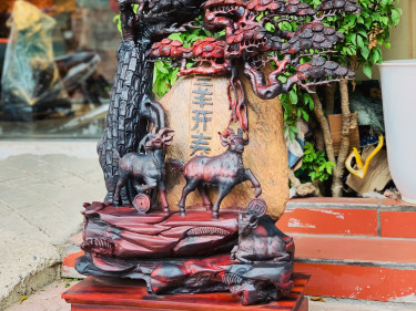 Dê tam thế (Tam dương Khai Thái) Gỗ trắc đỏ đen