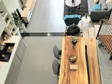 Bàn ăn gỗ me tây nguyên tấm 1m6 (Chị Hiền, Hà Nội)