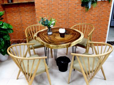 Bàn cafe nguyên tấm gỗ me tây
