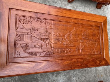 Mặt bàn đục tranh Thuận buồm xuôi gió
