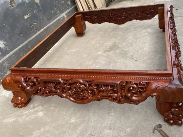 Sập ngồi gỗ gụ đục mai điểu phun PU màu nâu đất