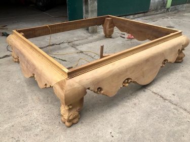 Sập gỗ gụ để trơn khi để mộc (đang dựng hàng)