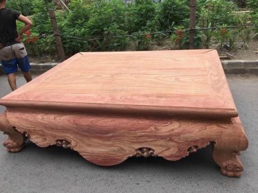 Sập ngồi phòng khách gỗ hương đá để mộc chờ hoàn thiện