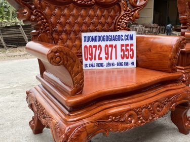 Tay ghế nguyên khối sát cột