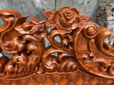 Chương ghế dài đục thủ công bằng tay