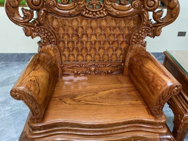 Ghế đơn dáng cao to, tay trụ lớn hơn hàng phổ thông rất nhiều