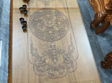 Mặt bàn ván liền đục hoa lá tây