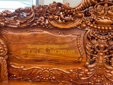 Vách tựa lưng đục hoa dây để trơn ngắm vân gỗ