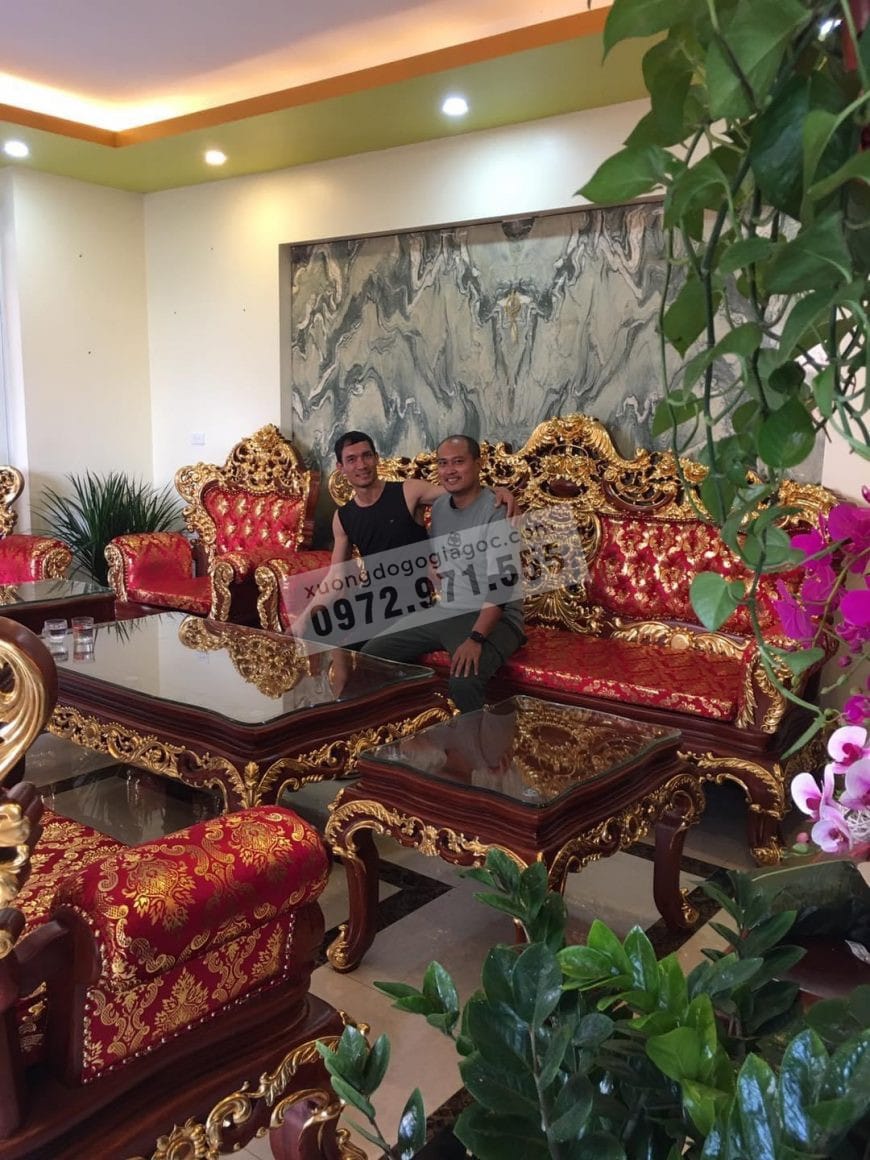 Chủ nhà trải nghiệm sản phẩm do xưởng bàn giao