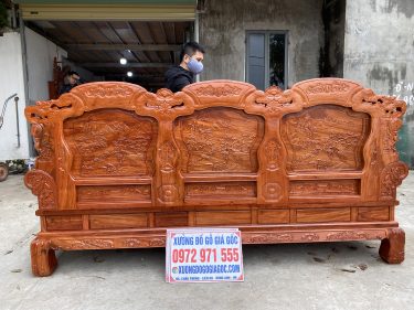 Mặt sau ghế dài đục như mặt trước