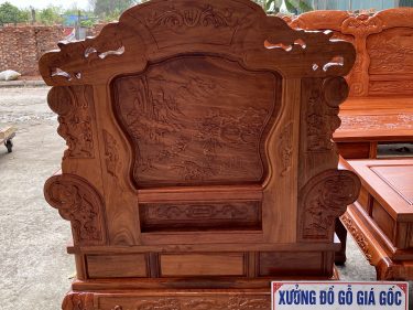 Mặt sau đục trạm như mặt trước