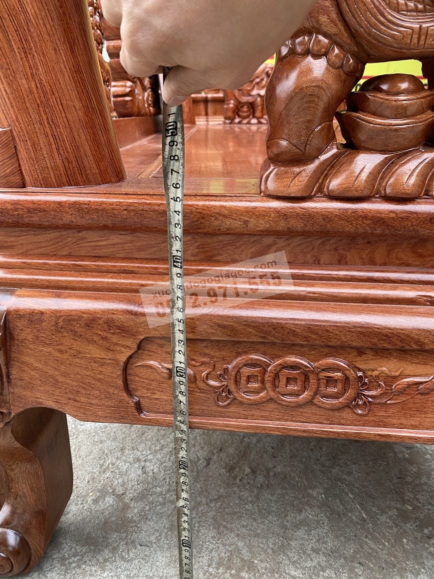 Chiều cao từ mặt ghế xuống đất 45cm