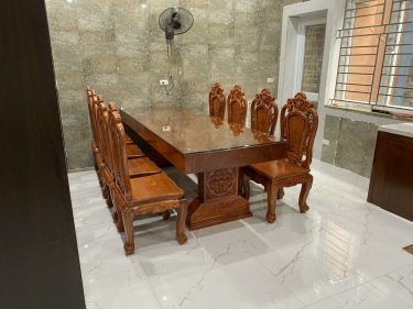 Chân bàn đục trạm tinh xảo