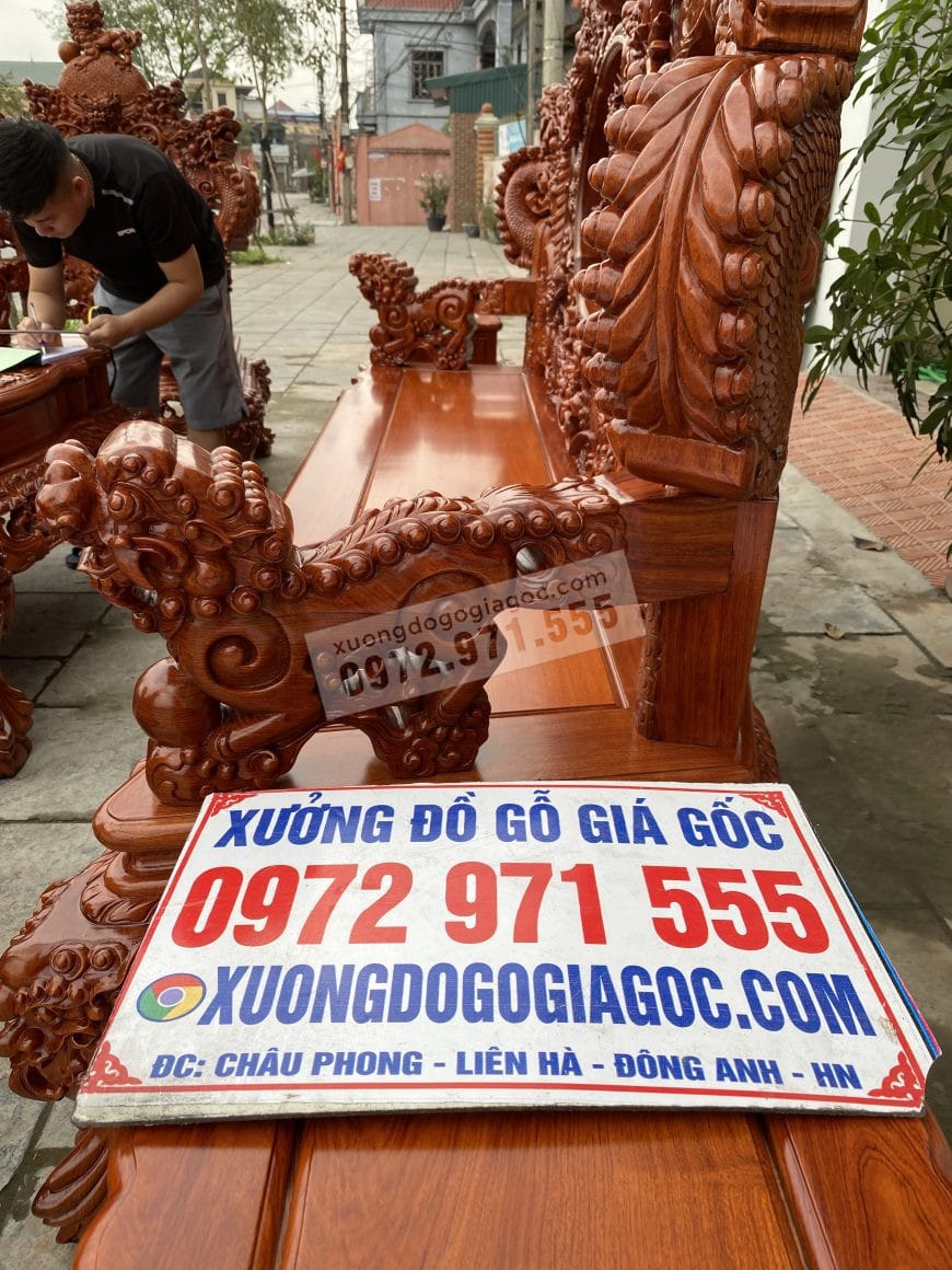 Tay ghế đục Nghê Đứng