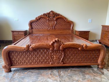 Đuôi giường đục trám ho mai rất sang trọng