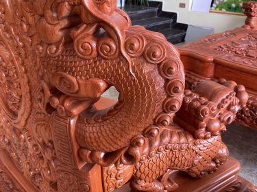 Tay ghế uốn cong