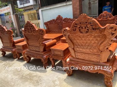 Mặt sau ghế đơn đục như mặt trước