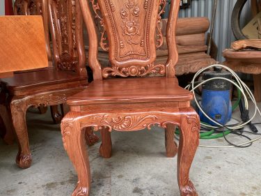 Ghế ăn hoàng gia đục 2 mặt
