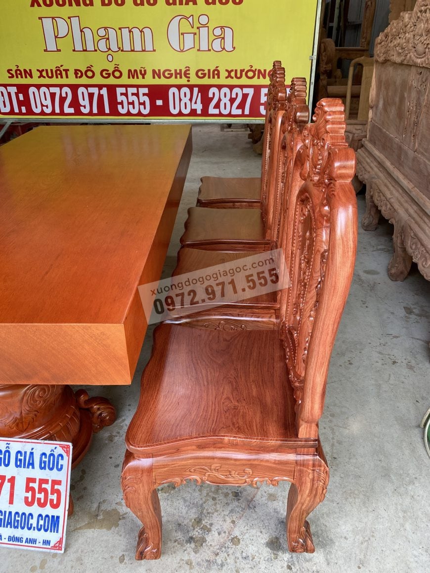 Mặt ghế ngồi nguyên tấm được làm từ gỗ hương đá chọn gỗ lựa vân đẹp
