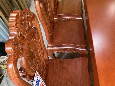 Vách ghế đục hoa hồng