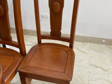 Mặt trước ghế ăn