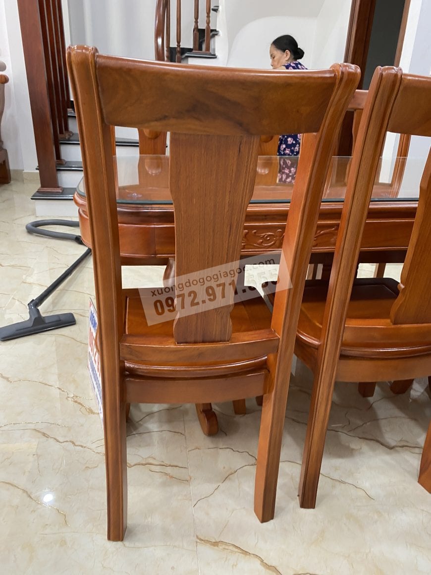 Mặt sau ghế ăn