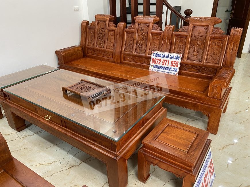 Ghế dài và bàn to