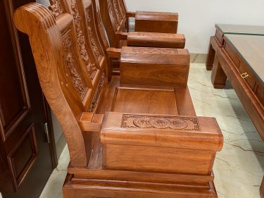 Cột ghế liền không chấp ghép